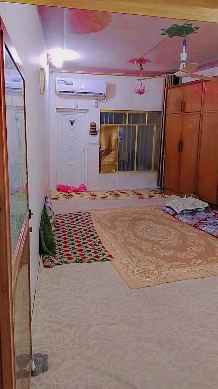مشتمل مساحة 100 غرفتين وهول غرفه مع حمام داخل غرفه فوك وجوه غرفه وهول وصحيات ومطبخ وطارمه وترك نص غرفه وراه لبيت مخزن  العنوان طويريج حي الشهداء 
ماء مجاري خارجبه اعله من شارع بناء سقف صب مسلح
سعره 45قفل قفل قفل سند 25 إقرار محكمه
*********** واتساب
