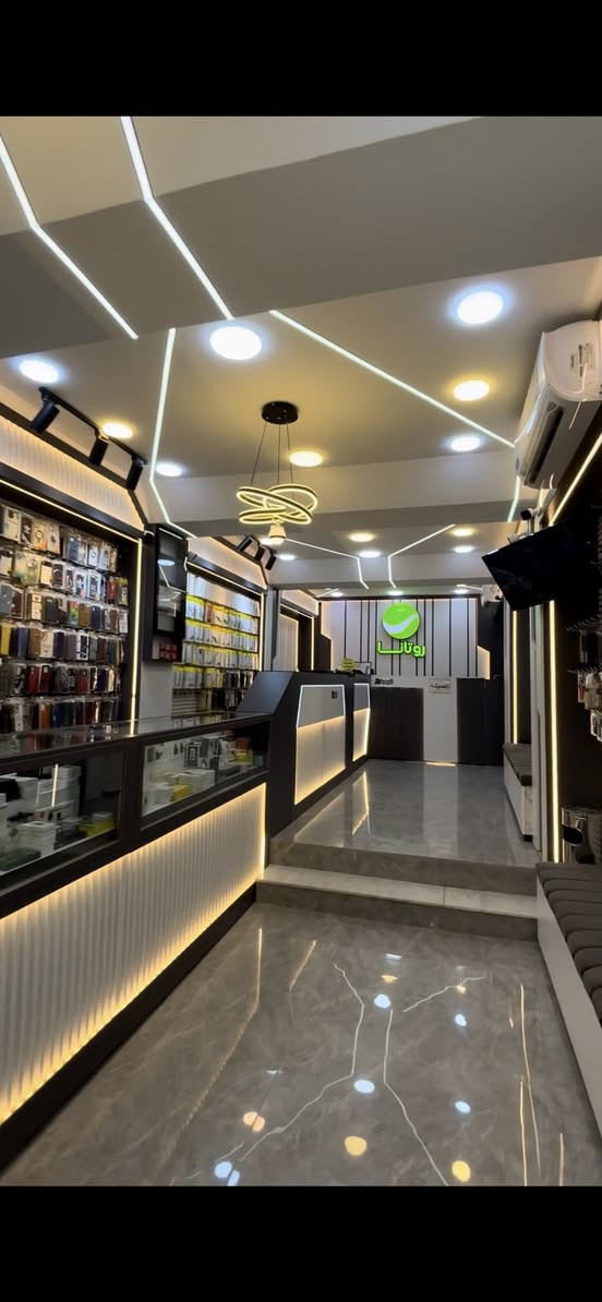 ديكور محل موبايلات للبيع
جماخانات 2 
7 ميز مع ميز صيانه مع 4 ميز عرض بضاعه
بوردات تعليق كفرات 
***********
***********
