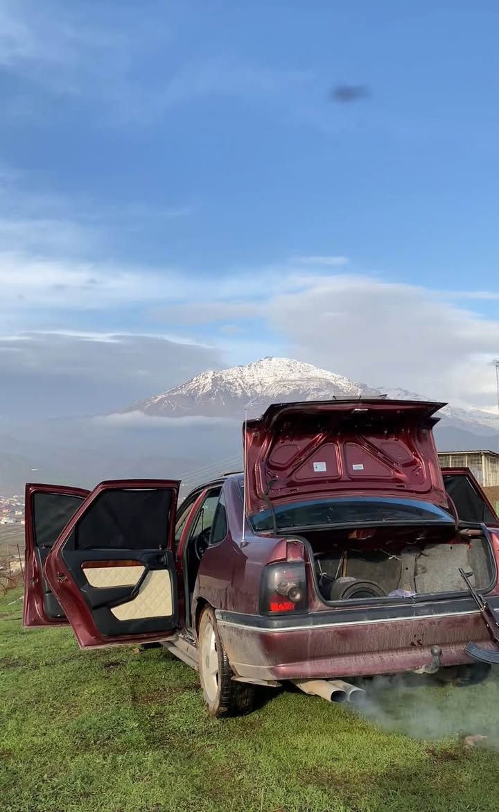 موديل 92 شكل 95 و فول سپؤرت 
گير و مه كينه به شه رتى ١٠٠ وه ستا 18 و اوتوماتيك و عادى 
مواصفات : شغال / جام كهربائى / جام شه فت / جام ره ش / سلايت / لايت هه لقه / لايت زينون / به گ لايت سپؤرت / گزؤز سپؤرت / صوت گزوز / ده بل ئيرباگ سوكان ده ژبول / ده بل فه قاز / شاشه / تيركه ى راديوو له گه ل سولف ئه كريته وه له گه ل كوژاندنه وه ى سه ياره دا ئه خرى / 
ده ستكاريه كى ته واوى كراوه چركه و ٥٠٠ دولار ده شكينم 
 سه ياره هى معرض نيه 
تكايه موشته رى نيت سه رى خؤم و خؤت مه هيشينه له گه ل ريزدا 
زانيارى زياتر و نرخ *********** 
ڤايبه ر واتساپيشى له سه ره أربيل, العراق
