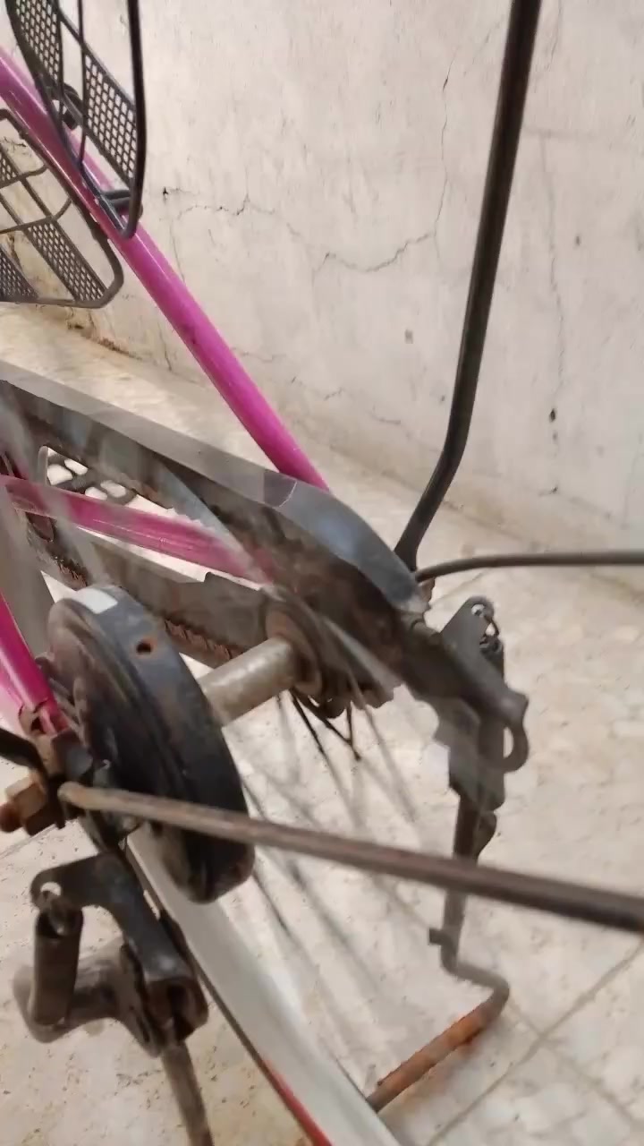 عندي بايسكل البيع جديد سعر 90 بي مجال الطيبين العنوان بغداد المشتل تلفون ***********
