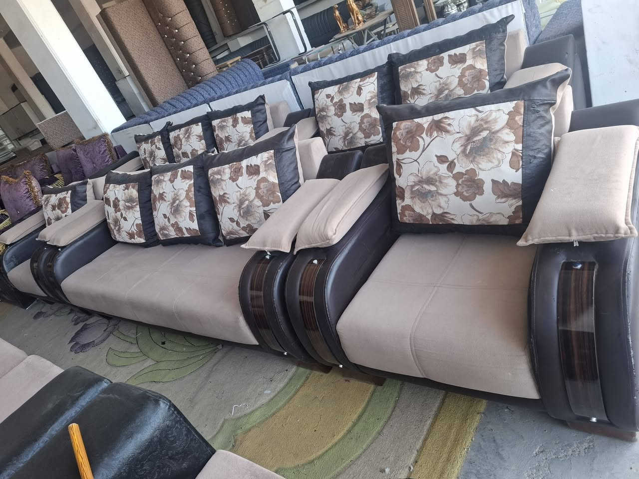 السلام عليكم
تم وصول حاوية تخم وغراض منزلية
 
جديدة و مستعملة بأسعار مناسبة جدا♥️

العنوان الحمزه الغربي ع لشارع لعام  تيل14 مجمع ضرغام  ويوجد توصيل
***********
