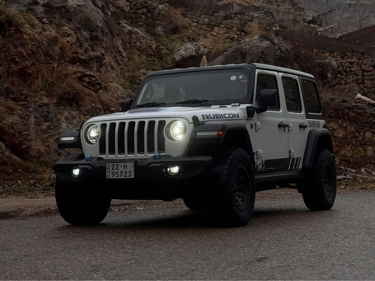 السلام عليكم

جيب رانكلر  ربيكون
2023
هايبرد كهربائي بنزين
فول فول
حادثها جدا خفيف بابين بدون دواخل
بجم كبس مكفله باقي سياره
بدون ايرباك
رقم اربيل بسمي
موصفاته معروفه ربيكون
سعرها 275 كامل بيها مجال
مكان سياره اربيل
معرض نجوم الامارات 
***********
*********** أربيل, العراق
