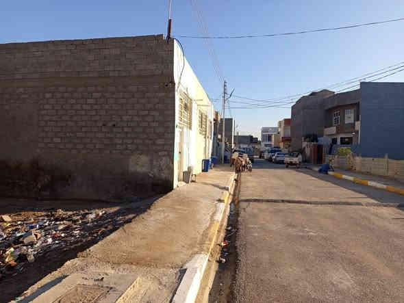 ثلاث مشتملات للبيع طابق واحد ملك صرف تحويل مباشر مؤجرات  مساحة 300م ماء  وكهرباء  وتبليط  واناره  ومجاري  وارصفه وسواقي شارع 10م السعر 120مليون وبي مجال للشراي بهرز حي العروبه قرب الملعب منطقة  سكنية متكاملة ومدارس  ومركز صحي للاستفسار خاص او ***********
