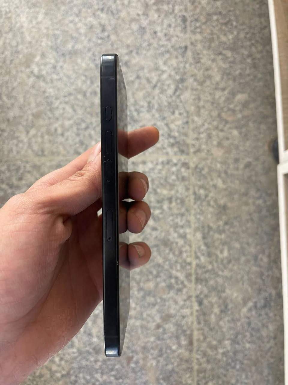 سلام عليكم 
آيفون 16 برو ماكس 
نضافه 100/100
شرق اوسط 
بلادي 
بطارية 100
عدد الدورات 107
ذاكره 256
ملحقاته كامله 
سعر الجهاز 1300 
مكاني الامين الثانيه 
رقم ***********
وتدللون
