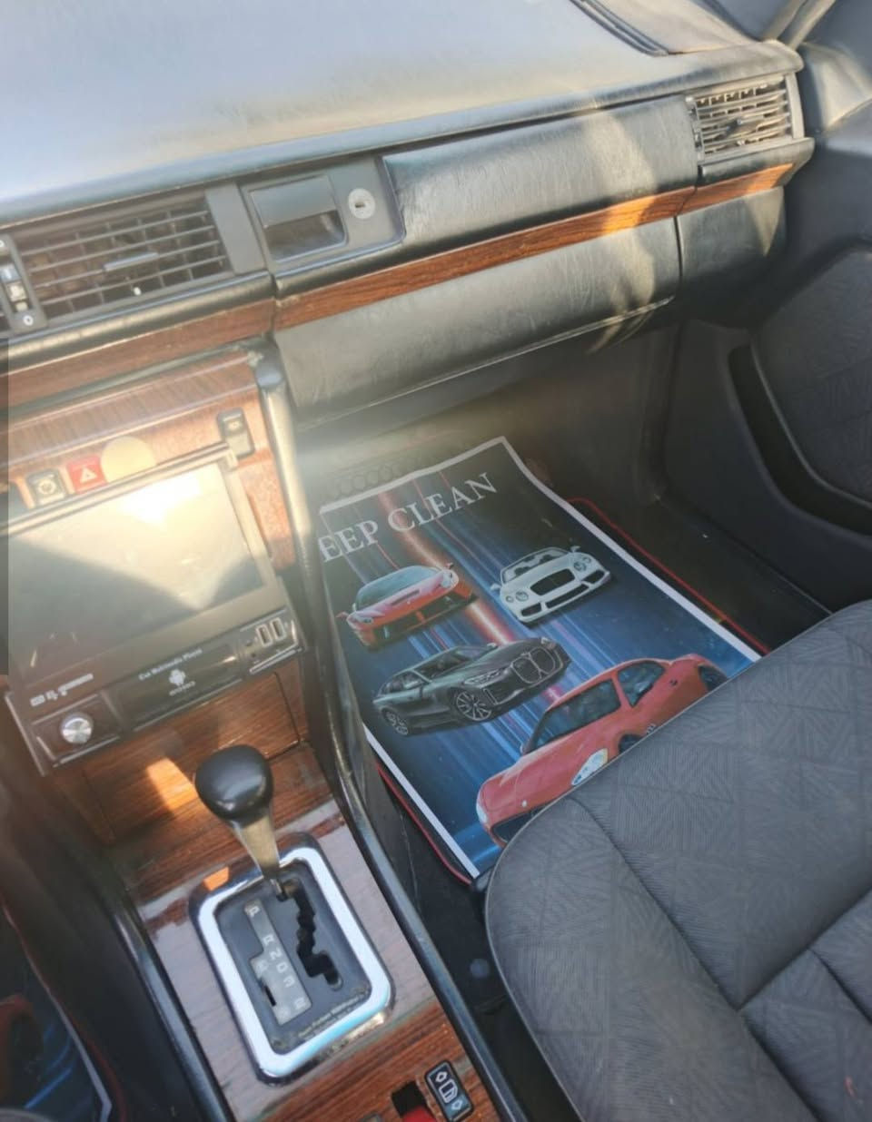 للبيع سعر 70 نقص فقط كمبريسر وبيها أكسل مال اربعه سلندر اعتياديي تريد تبدله أو ما تبدله 92 محدثه سياره حلوه وجاهزه محرك عنكبوت جديد غرفه وياله تايرات تحديث كله جديد ***********
