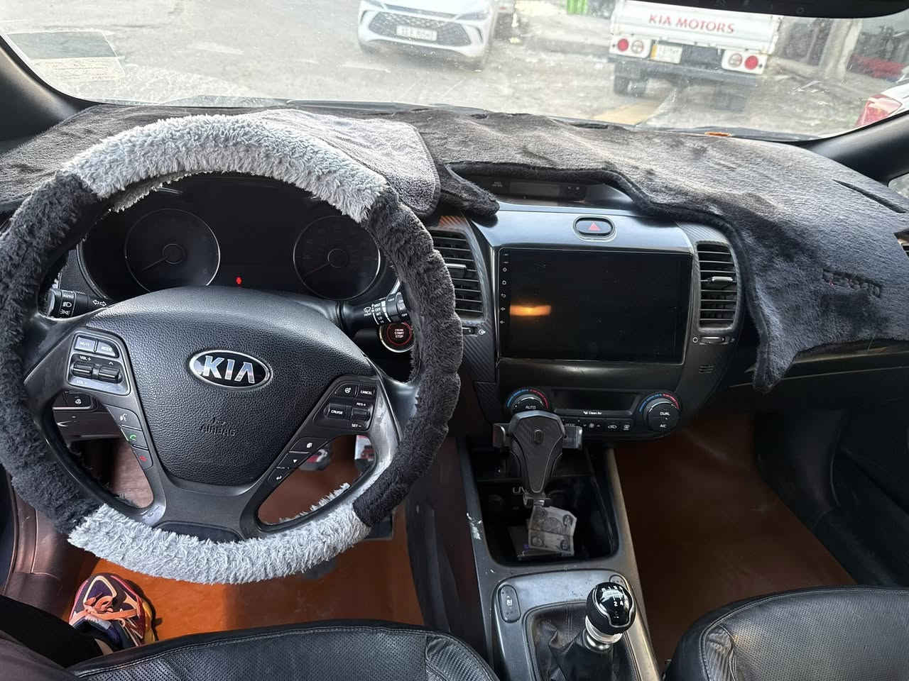 السلام عليكم فورتي موديل2016فول مواصفات
1600 تيربو كير عادي هاج باك بصمه ترحيب فتحه كشنات كهرباء
جلد حادثه بصوره موضح وبيه اماكن صبغ ابيع حزام
السعر85 وبيه مجال
العنوان بغداد الحريه 

‭0770 495 3392‬
