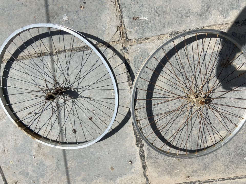 غراض للبيع واسعار مناسبة جداً علق واني اجيك 
***********
