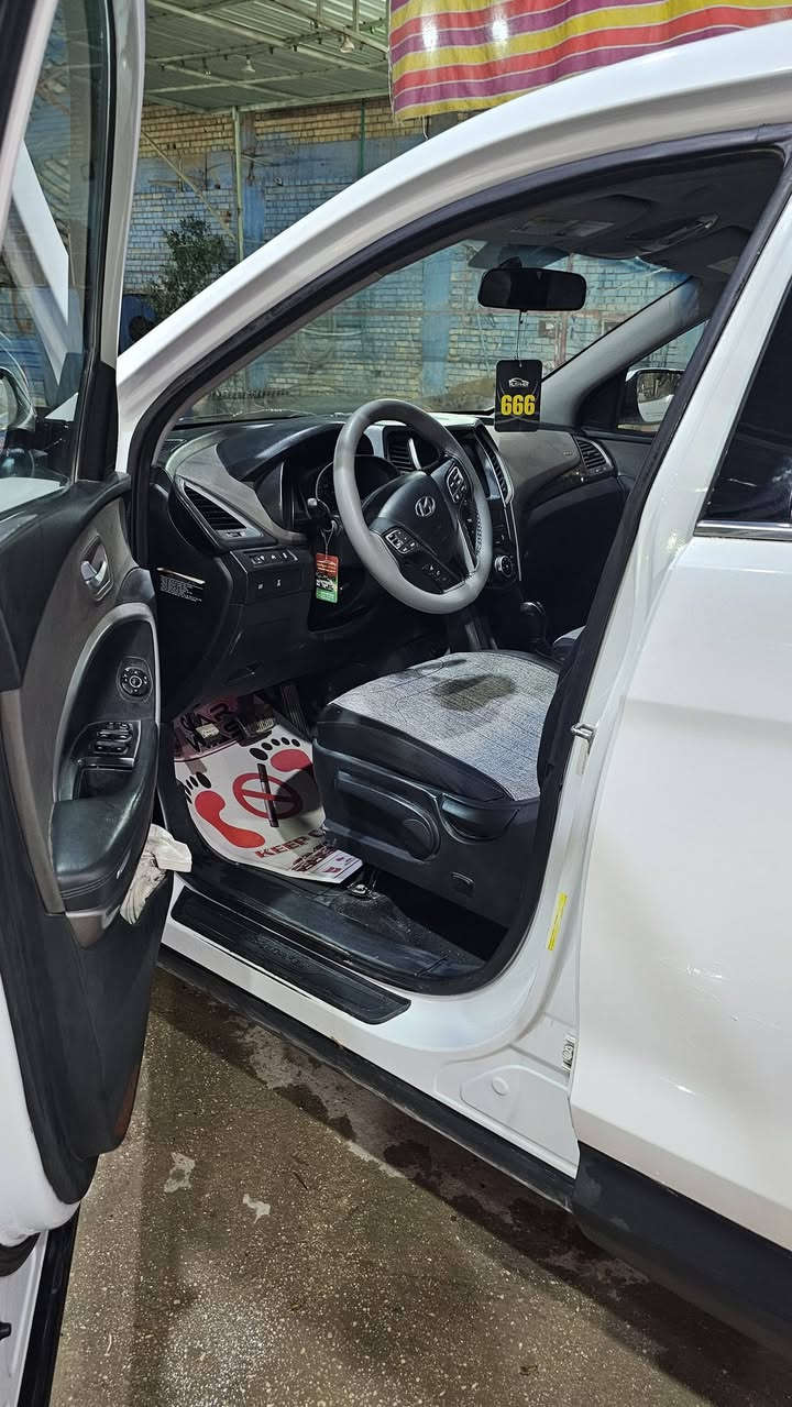 سنتافي ٢٠١٥ محرك ٢٤٠٠ ٥راكب
صوره الحادث بالصور موجوده 
بيع او مراوس السعر ١٥٠
رقم الهاتف ***********
