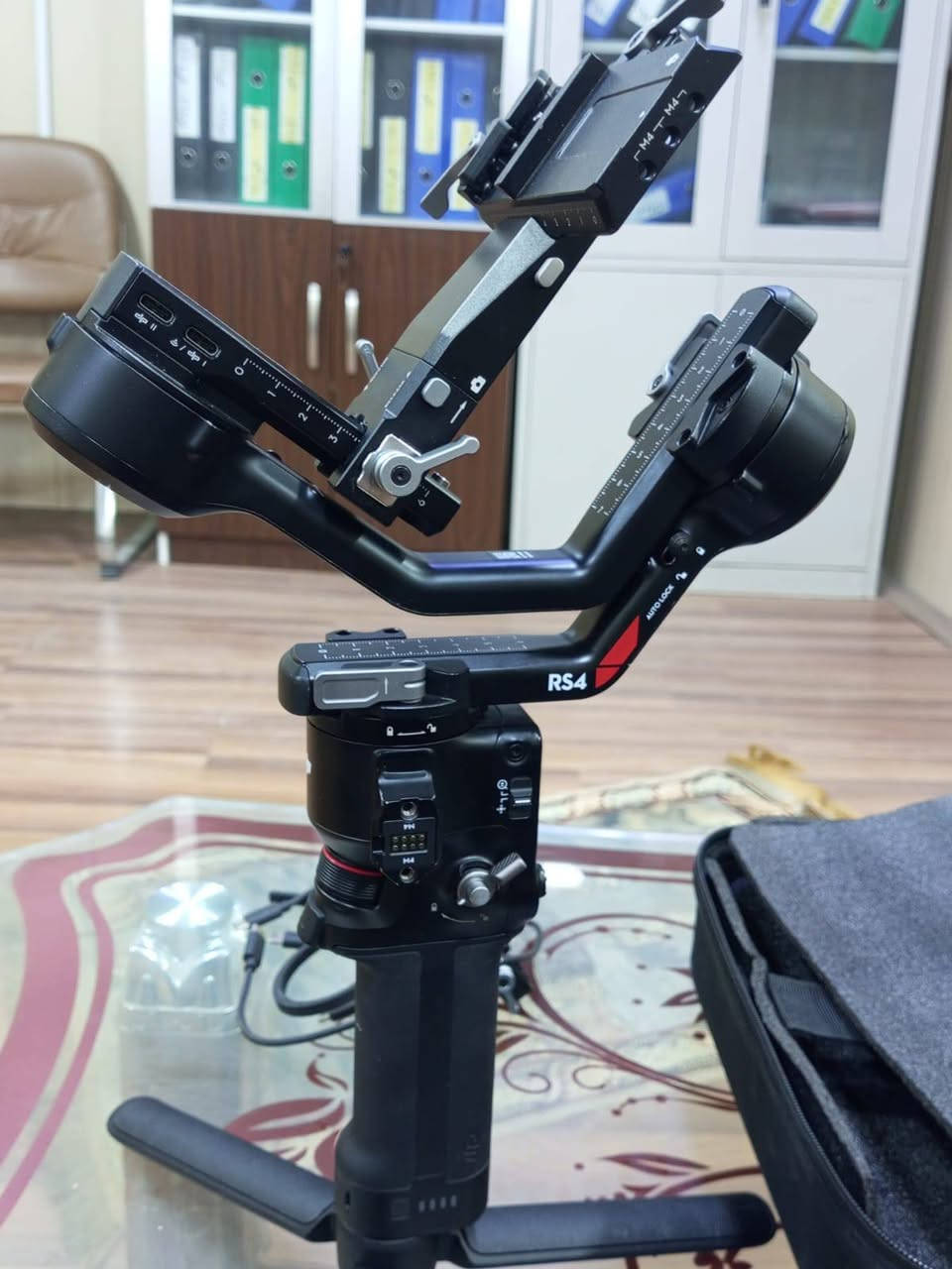 رونين للبيع DJI Ronin RS 4 Combo

مستخدم 5 مرات بحالة ممتازة جداً اخو الجديد
مثبت كاميرا احترافي يساعد على تصوير فيديوهات ثابتة وسلسة بدون اهتزاز

الجهاز نظيف جداً وجميع ملحقات الـ Combo موجودة.

للتواصل: [***********]
