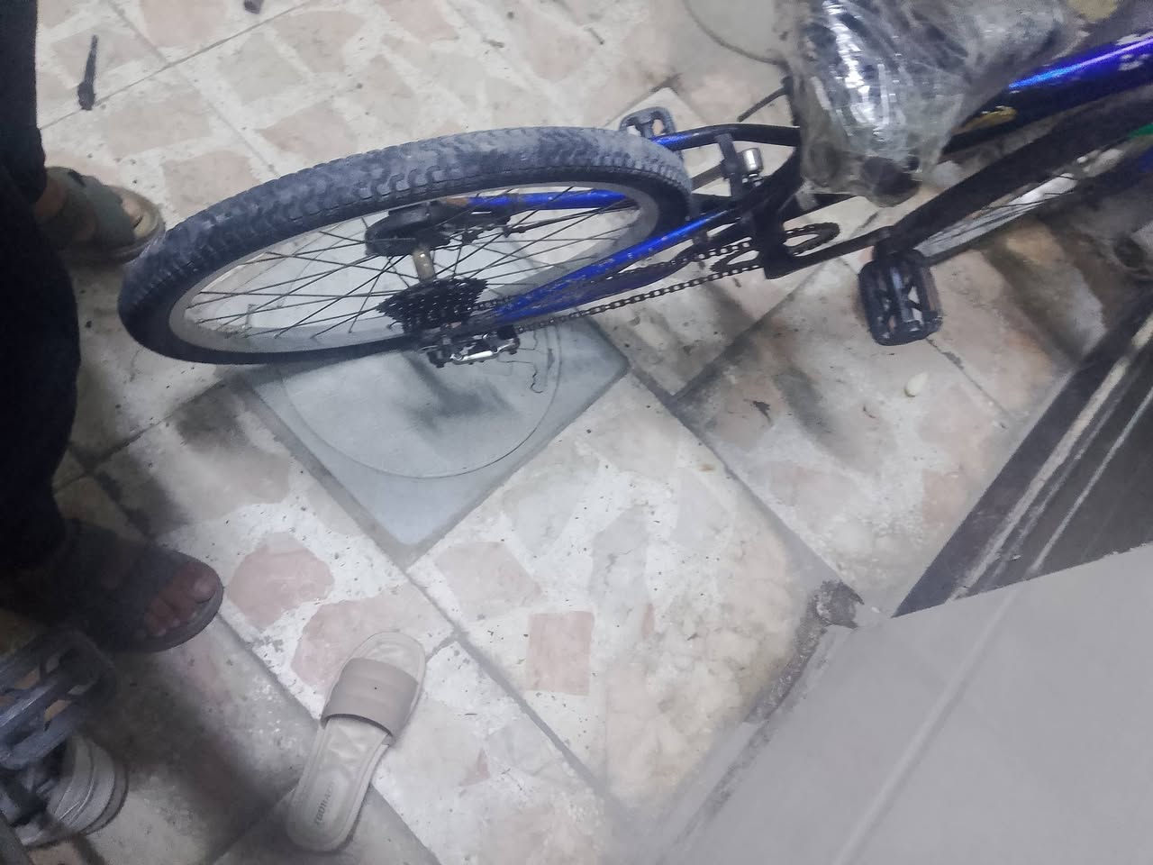 سلام عليكم بيسكل للبيع حجم 22 ياباني السعر 35 وبي مجال حك الجية مكاني بغداد البلديات شارع اثلاثين رقمي ***********
