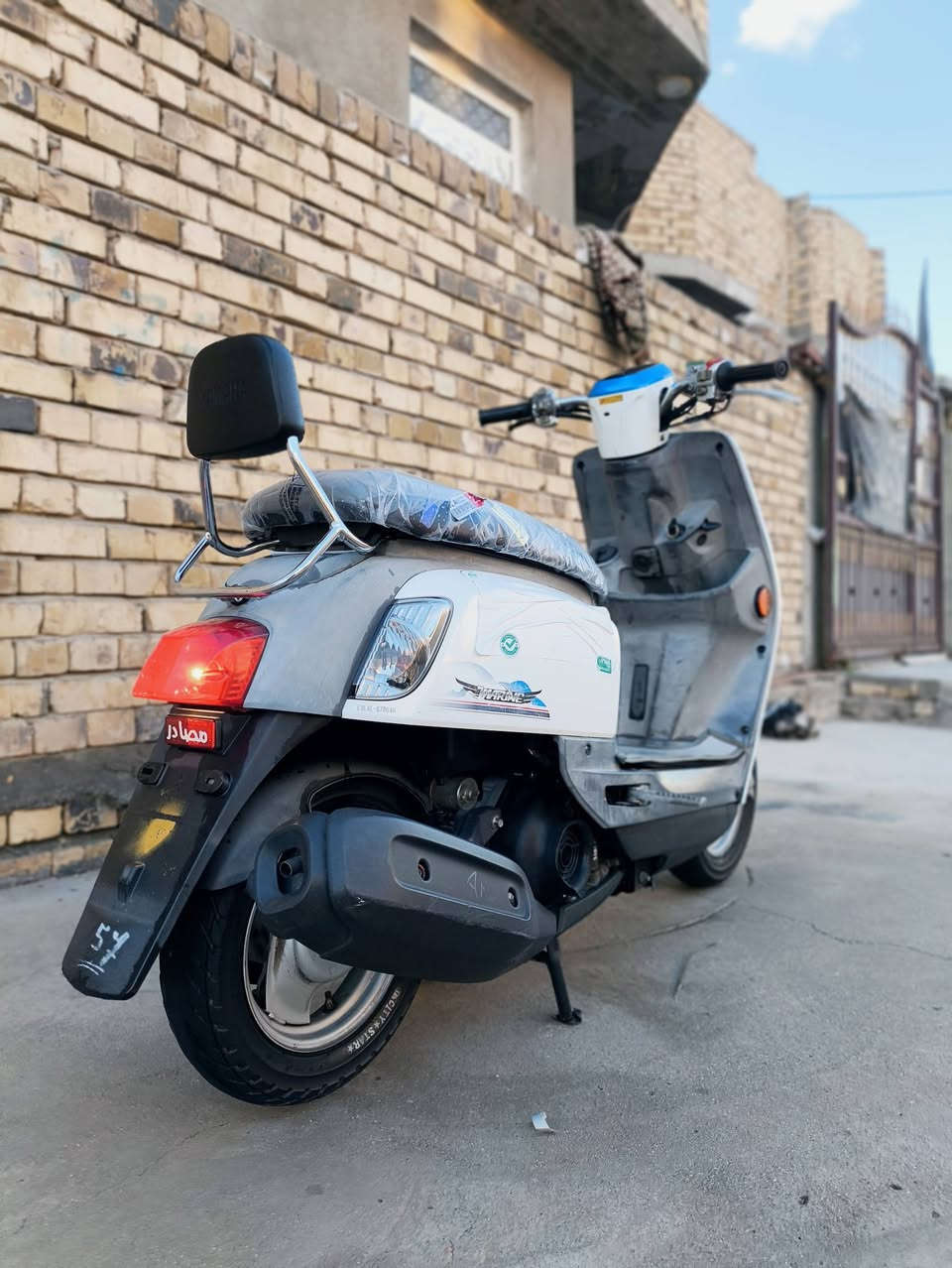 للبيع ماكس بوليس دراجه نضافه 100% نوزل دراجه كفاله عامه من كلشي مكينه كلجات كفرات ختم واحد وياه مكينه دراجه ياخذه مايصرف عليه ربع واحد كامله مكمله موديل 2011 فحل مو نثيه دراجه ناشفه لخير شلعه ومعدل دراجه مانقصه برغي واحد صاله 7ايام من طالعه من ربه مكان رفاعي سعر خاص او عله رقم *********** نكره سلف
