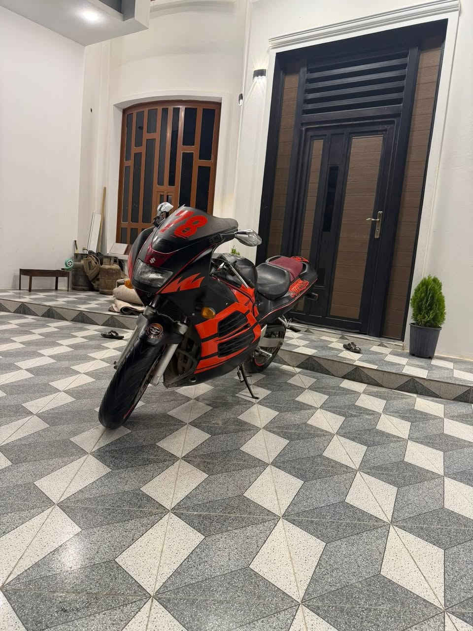 (صلو ع محمد وال محمد )اللهم صلي ع محمد
سلام عليكم 
دراجه قرش للبيع 
موديل 2001
مرقمه 
رقم انبار
تحويل ثاني يوم  
دراجه خير من الله 
شلعته ✈️
بلكات ان جي كي جديد
باتري جديد 
تخم تاير جديد
كفراته نصيفه
صالنصه رعب 🧟‍♂️
ترايك 180 
نكره صلف ب اي وقت 
السعر 14 ورقه ونص بيهً مجال 
مكاني الانبار عامريه صمود
التواصل 
***********
***********
