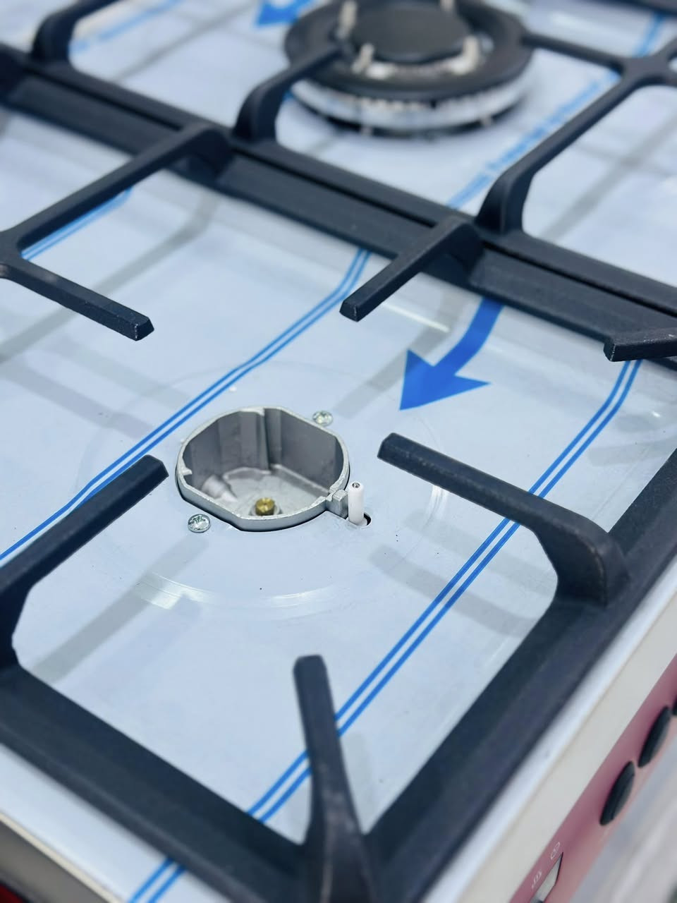 #معرض دار السلام للأجهزة الكهربائية 

♦️♦️طباخ صالون 5 عين ستانلس ستيل♦️♦️
  
👈صنع في إيطاليا  made in italy

اهم المميزات:-
🔸نظام حماية للعين نظام حماية للفرن.
 ( لايمكن اشعال عيون الطباخ من قبل الاطفال مع قطع توصيل الغاز عند تعرض العين للماء ).
🔸اشعال مزدوج للفرن الاعلى والاسفل مع غلق باب الفرن.
🔸عزل حراري افضل لباب الفرن.
🔸الفرن مميز بخاصية مهمة جدااا (( مروحة داخل الفرن))
لتوزيع حراري للطعام بالتساوي .
🔸 هيكل مصنوع بالكامل من ستنلس ستيل .
🔸نظام eco اقتصادي لاستهلاك الغاز .

🔅البيع نقداً وبالتقسيط 

📍الانبار-الرمادي -5 كيلو مجاور مديرية المرور 
📞***********
