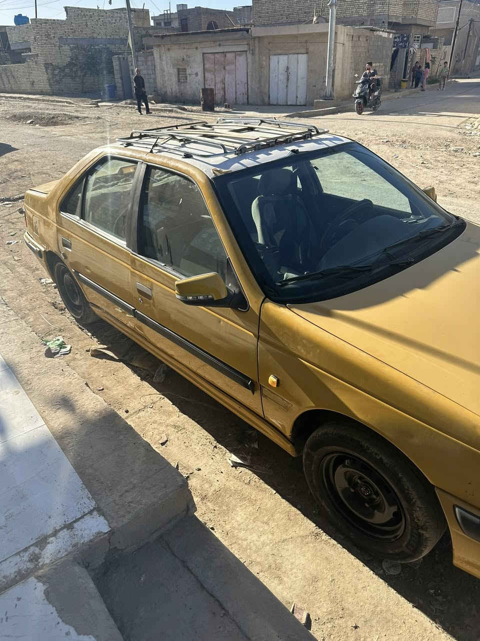 السلام عليكم بيجو بارص مديل 15 بيه بنيد وجاملغ الخلفي بكام الشعب حي بساتين بسمي مصفره من كلشي السعر 35 بيه مجال ***********
