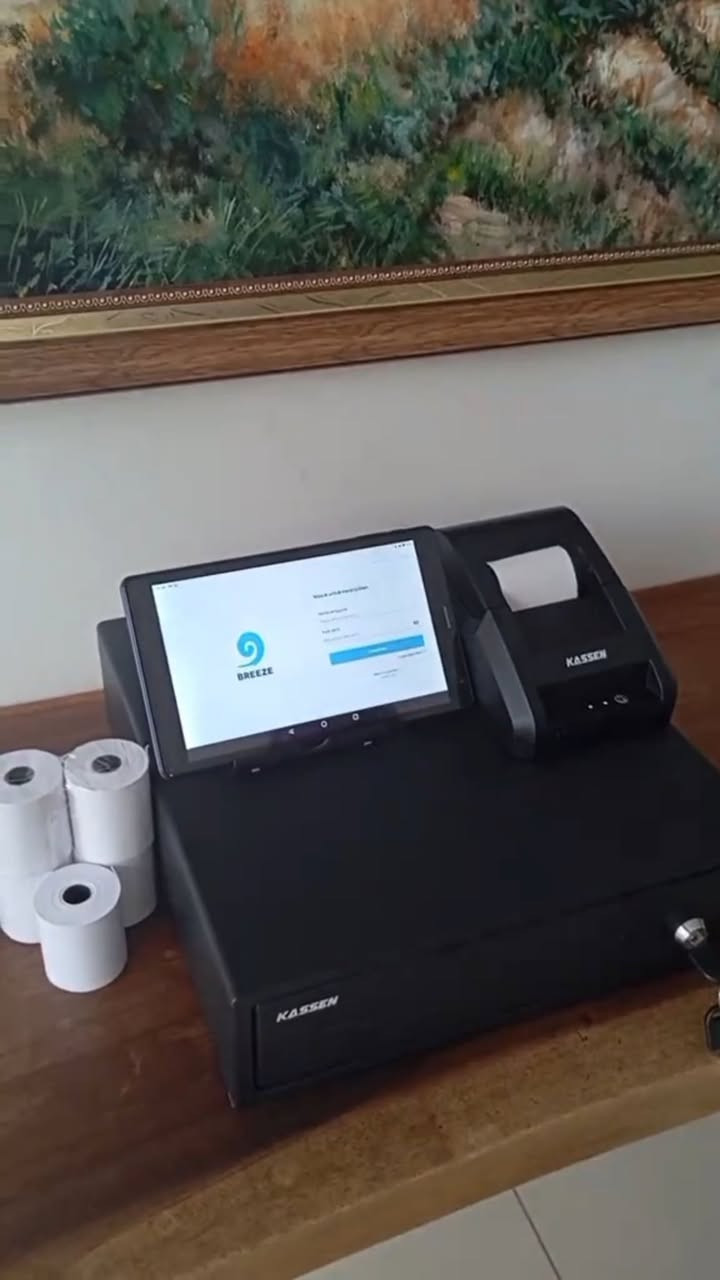 مجر كاشير 💵
مناسب لنقاط البيع في المتاجر، الصيدليات، المقاهي والمطاعم، وأكشاك البيع السريع

يدير قبضات الكاش بكفاءة: فصل الأوراق النقدية، العملات، والإيصالاتالشيكات الطويلة عبر فتحات الإيداع الأمامية دون فتح الدرج

المميزات

هيكل فولاذي متين بطلاء أسود مقاوم للخدش مع قواعد مطاطية ثابتة

قفل ثلاثي الأوضاع: فتح بالمفتاح، قفل كامل، أو وضع “تحت تحكّم النظام” للفتح الآلي من الطابعةنظام الـPOS

اتصال RJ11 (6 سنون) لربط الدرج بطابعة الفواتيرالـPOS للفتح بنبضة كهربائية

تنظيم داخلي عملي

4 خانات للأوراق النقدية مع مشابك معدنية نابضية ثابتة

للحجز وتساب ***********✅✅✅✅
