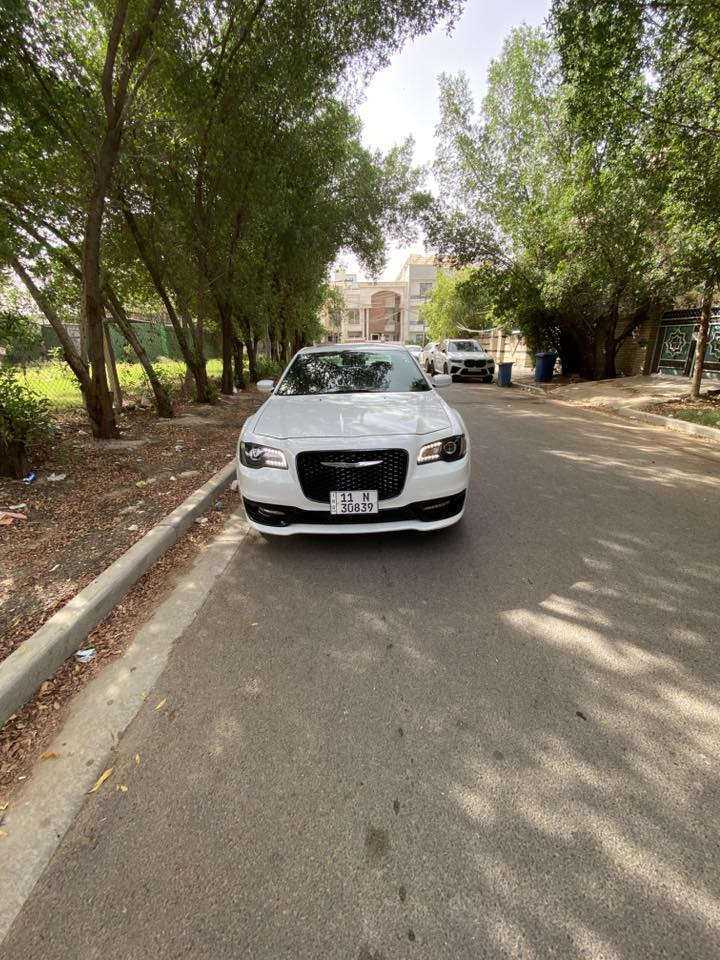السلام عليكم للبيع او مراوس بعالي 
اوباما كرايسلر S300
خليجي وارد كندي 
موديل 2019 
ماشيه 68 mi 
السياره كلين تايتل بالعراق صار بيها بارد شي قليل  وتكحيل كارت 
بدون صبغ  بدون ايرباك 
مواصفات السياره 
بانوراما 
كشنات جلد 
كشنات كهرباء 
هيتر بالكشن 
وباقي مواصفات الS 
المكان الكرخ 
الاتصال هـ***********
