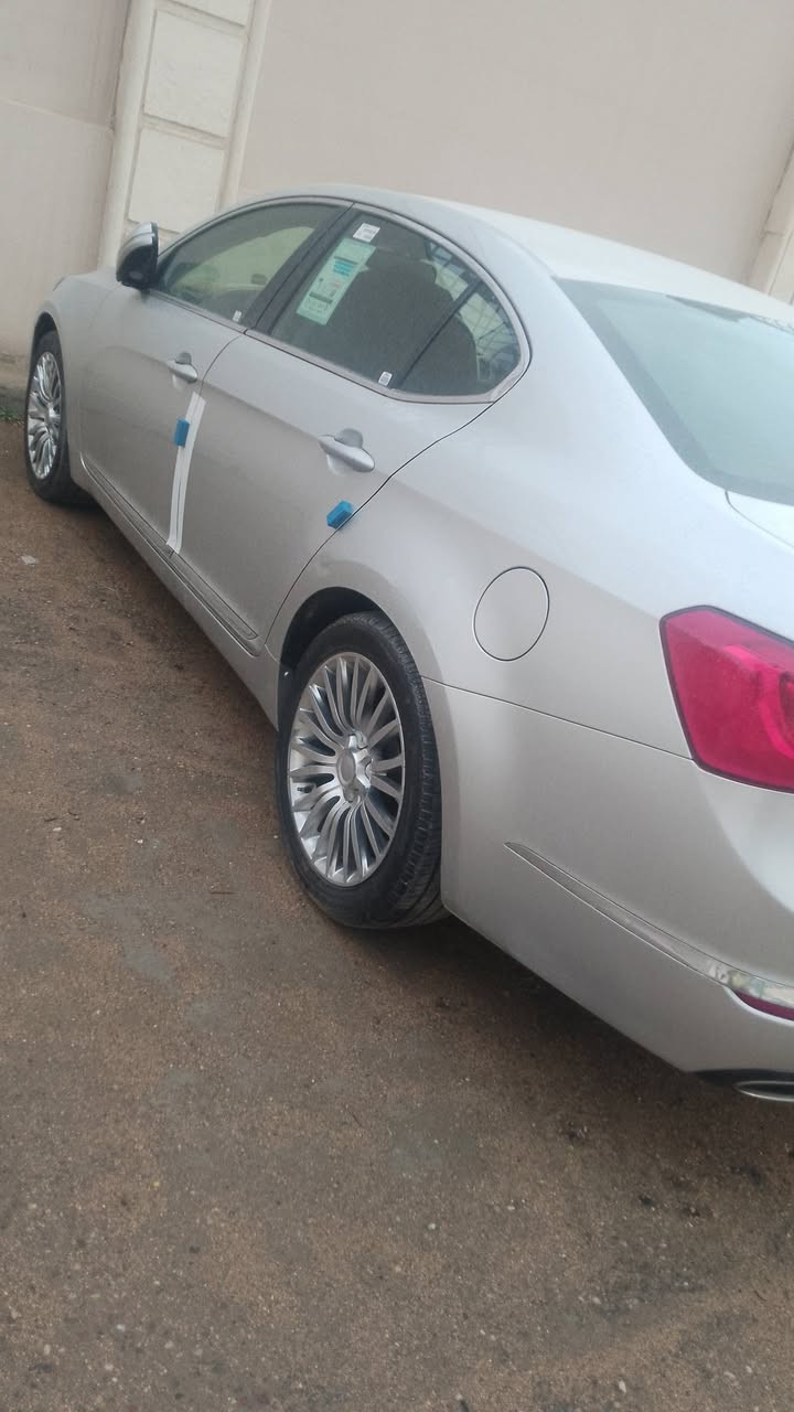 اخواني الاعزاء السلام عليكم كيا كادينزا خليجيه 15 للبيع تحويل مباشر فيها قطعتين صبغ بدون داخل بنيد والشام الاخ السياره الصلاه على النبي محرك جير كلهن مقفولات والانشاه بالعين ما ينكس ومراوس حسب الاقتناع *********** المكان الرماد 5 كيلو
