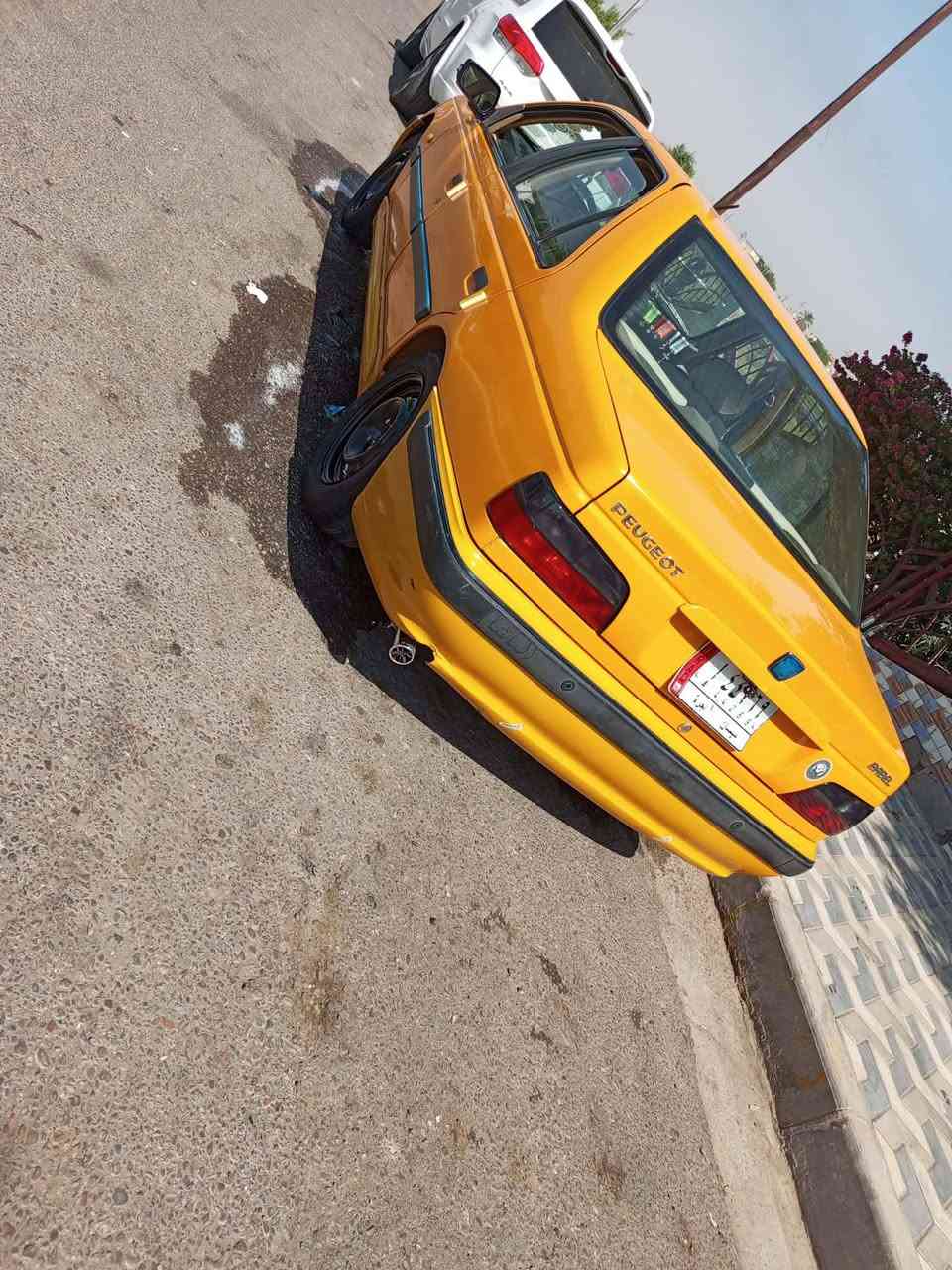 السلام عليكم بيجو بارص للبيع سياره كفاله بس بيها الباب الخلفي موضح بصوره بي تكحيل وبارد فقط  موديل 18 السياره نضيفه مكينه وكير كفاله تخم تأير مشط جديد هسه شاده تبريد ثلج سياره نعمه من الله شرط تحويل ثاني يوم هزه جديده اني مكلف بنشر رقم راعيها ***********
