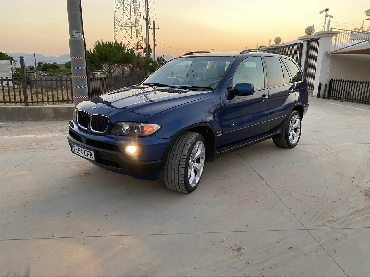 BMWE53X5مؤديل 2007مه كينه 8بستؤن مواسه فات گير تؤماتيك و عادي و سپؤرت سه قف شووشه واتا پانؤراما ته بيرد گه رم وسارد 8ئه ر باك سوكان ڤؤليؤم سوكان كاره باي سوكان خه زن كوشن خه زن شوكن كاره باي كوشن سياحي لايت ئه لقه ئاوينه خه زن بي ده عمو ليدران يه ك قه تره بؤ ياخي نيه مه نه فيستي براهيم خه ليلي له گه سه ياره كه بي مووشكيله سعر 37وه ره قه و مه عامه له يه كي زؤر زؤر كه م شوين سه نگه سه ر ژماره ي مووبايل *********** بشدار, السليمانية
