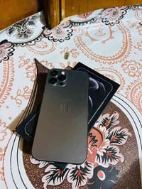 ١٢ برو ماكس • ٢٥٦ • شريحتين