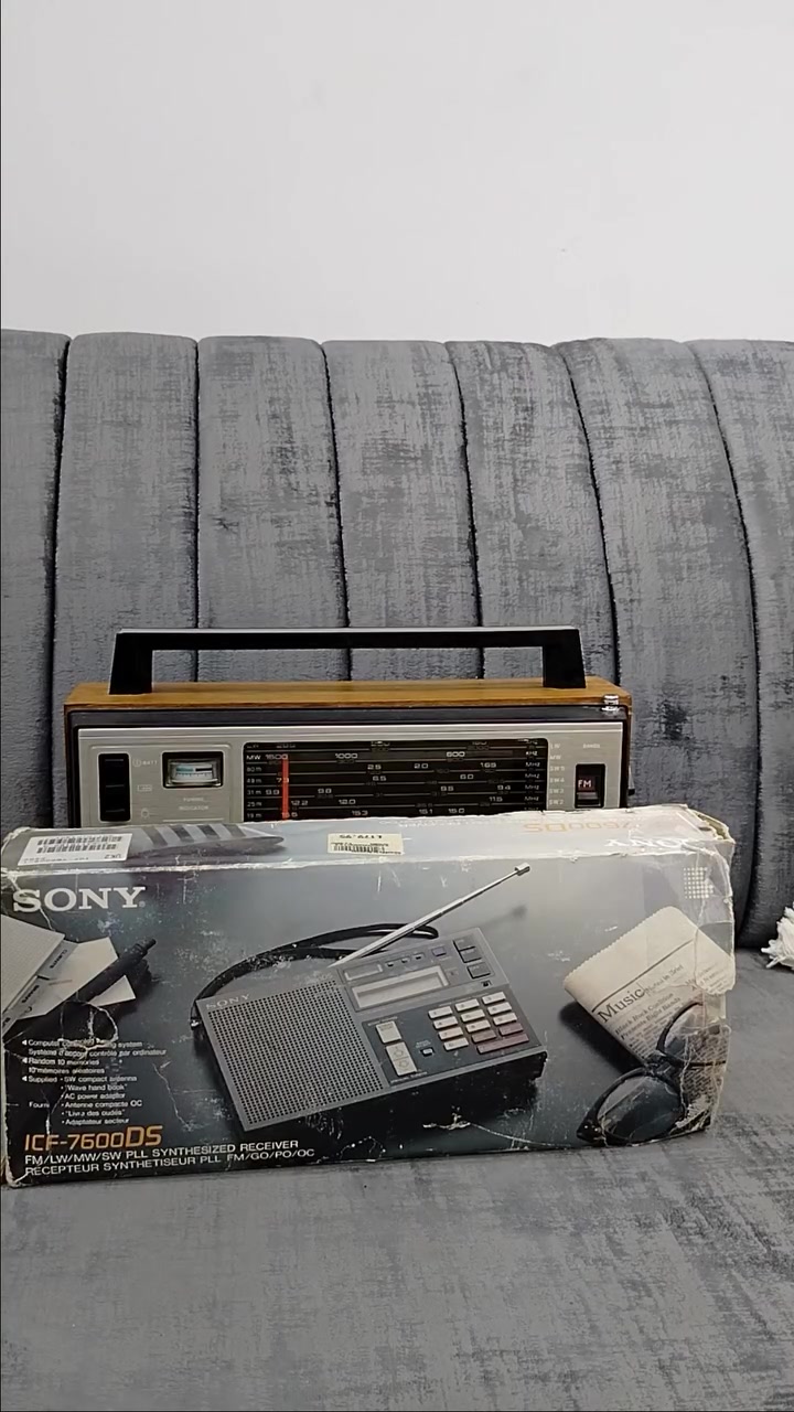 راديو سوني ياباني sony icf 7600ds 
تابع الفديو 
اي استفسار مراسلة الخاص


**إذا كنت صاحب هذا الإعلان وتريد حذفه لأي سبب، رجاءا أرسل رسالة إلى الدعم الفني**