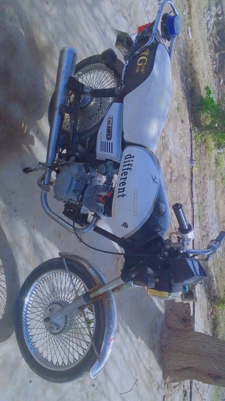 السلام عليكم اخون دراجه. ايراني 4 كير
نضافه كدام عينك اخي.  كهرباأيات كلها شغاله.  مكينه شرط نشاط فول . تخم تاير جديد   السعر 300 وبيها مجال.   للستفسار  ***********  وتساب مفتوح.
