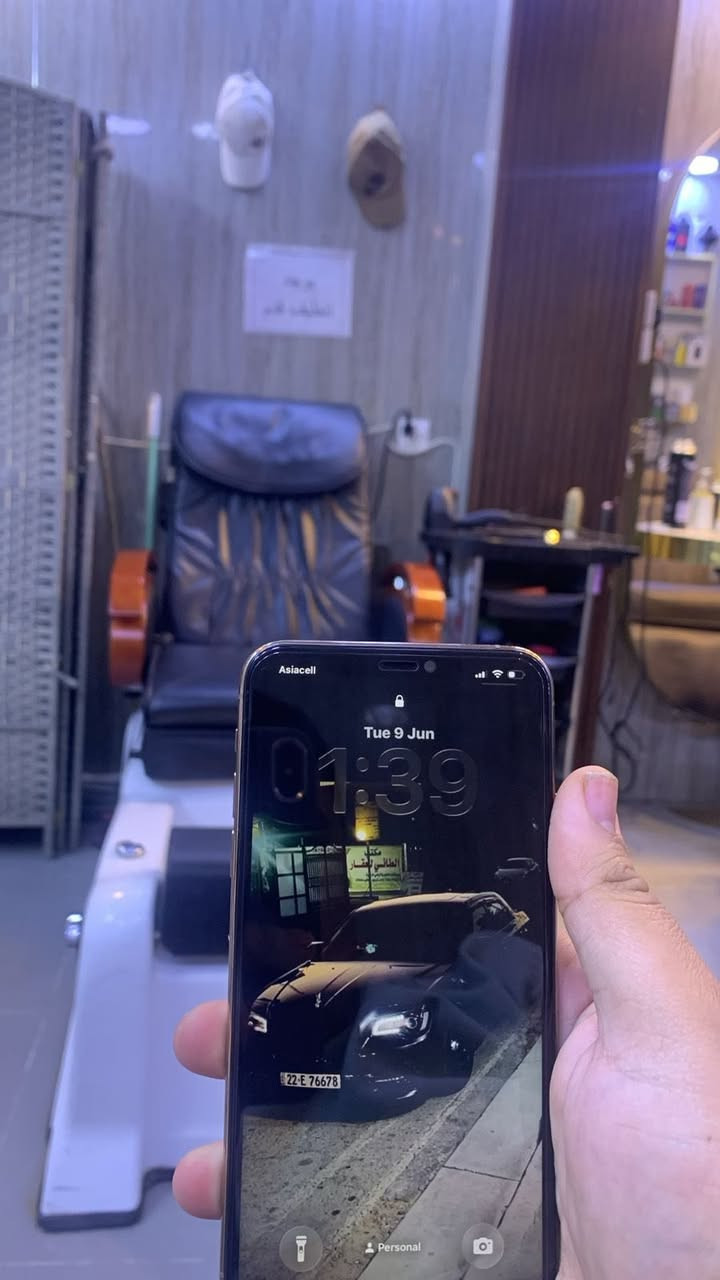 سلام عليكم ايفون 11 PRO MAX مبدل شاشه وبطاريه وفيس ايدي واكف ويصلح ذاكره 256 سعر 180 الف وبي مجال بسيط جداً مكاني بغداد الغزاليه او المنصور الرقم ***********
