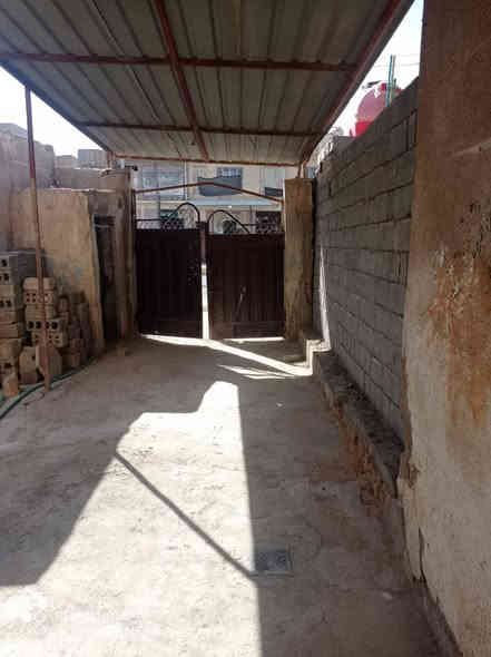 سلام عليكم بيت للايجار مساحه 200متر طابقين 3غرف نوم وهول واستقبال ومطبخ وصحيات الايجار 600بشهر العنوان حي العسكري قطاع 15 الشارع العام مقابيل 13 مقابل عمارة السوداني رقم الهاتف ***********
