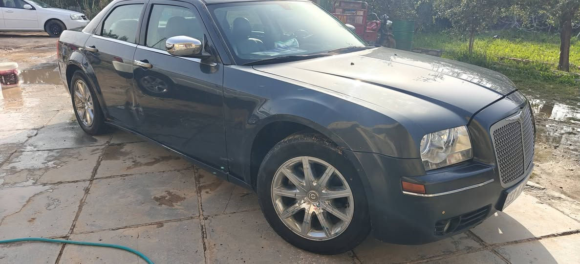 اوباما موديل 2007رقم بغداد سنويه جديده الحد 2030 حتى هزه جديده وبعدها ما منتهيه  شرط المداوره سياره كامله ما ناقصها شي مكينه كفاله وكير كفاله واكسل كفاله حداديه جديده سونارها موجود المكان ميسان السعر100وبيها مجال حق الجيه ما ارد على التعليقات ولا الرساله اذا تريد اتصل على الرقم ***********
