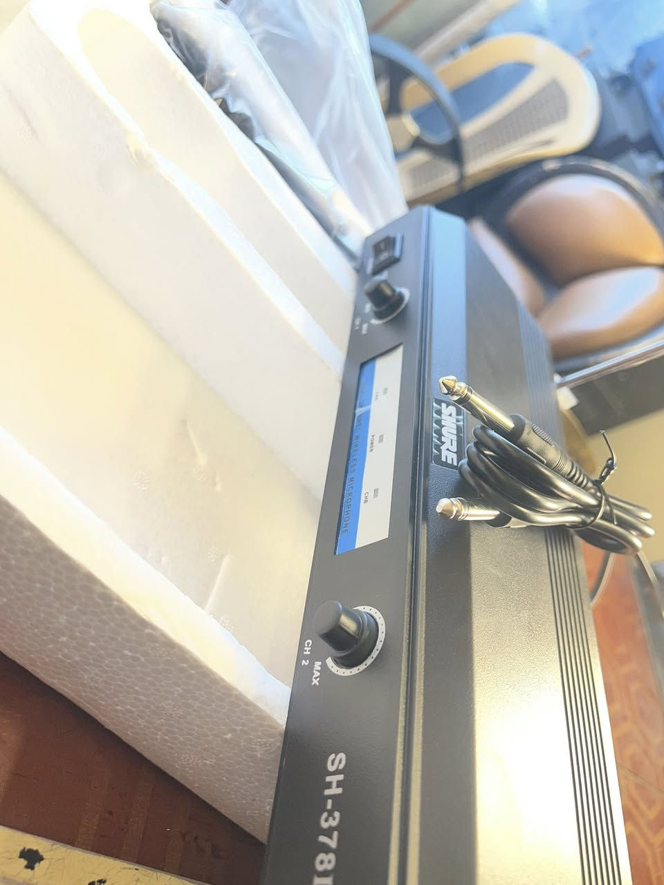 مايك من ماركة شور الكوبي نقاوة صوت كلش حلوة المايك باتريات مو شحن بـ ٥٠ ألف مع التوصيل يوجد توصيل لكل محافضات العراق الرقم *********** 
علي البابلي
