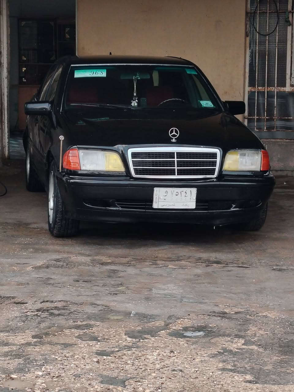 سلام عليكم 
مارسدس c200 للبيع    او مراوس حسب القناعه 
موديل 1994
رقم بغداد 
محرك محور VVT 3000.  كير ومحرك جدد بس سياره بيه دخانه بل كبس القوي 
حداديه جديده  
جام تحكم كهرباء 
تبريد نقص فريز فقط منضومه جاهزه 
السياره جاهزه من كلشي 
السعر45وبيه مجال
مكان السيارة الصويره 
للاستفسار ***********
