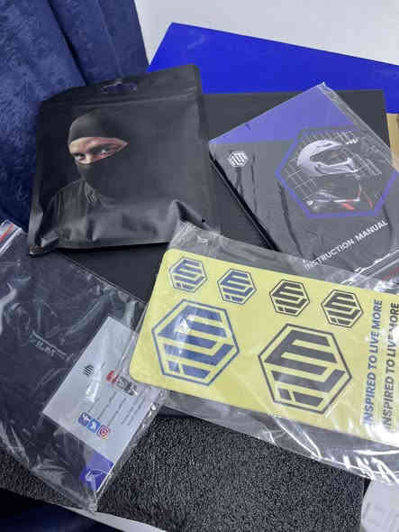 السلام عليكم اخوان خوذة ILM قياس L جديدة تخبل قبل كم يوم مأخذه وغراضه كله وياه وبعدهي الغراض ممفتوحه لا المرايه الثانيه ولا الثام مال وجه ولا الزكات مالته وخوذة تخبل بالتصوير وعزل وكلشي  سعره 300 وبهه مجال بسيط كلش ***********
