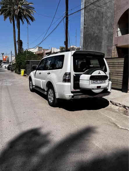 للبيع 
باجيرو2014 
 خليجي فول عدى الدمام الخلفي سياره كلش جديده و ما ناقصها برغي مسويلها صيانه من الدعاميه للدعاميه محرك كير كفاله من الفتح كله على وضع الشركة جواها تخم تاير جديد قبل فتره شديته صدر امامي خلفي كله نزلته بالكاع و شديت صدر اصلي 
دهن محرك و هايدروليك كير و فلاتر كله جديد حرفيآ السياره نكره سلف 
مواصفات السياره 
محرك 3500 
كير اوتماتيك و عادي 
انضمة قياده 
لوكير كله شغال كل انضمته شغاله 
سلايد روف 
تحكم ستيرن كامل 
تبريد 3قطع 
كشنات كهرباء 
داخل جلد 
مرايه شفط ويه السويج 
7راكب الكشن الخلفي بلع 
لايت اصفر بلادي و العالي زنون 
زراك لايت بلاجكتر 
حساس خلفي بلادي 
السياره كلش نضيفه 
مكفوله من الصبغ فقط عندي ربع الدعاميه الأماميه صبغ و بارد بسيط بقبق الصندوك و ناشر السونار بالمنشور 
السياره رايدها ب 170$ بيها مجال بسيط 
للأستفسار التواصل على الرقم *********** متوفر واتساب 
ملاحضه السياره رقم بغداد بسمي احولك ثاني يوم 
مكان السياره بغداد الجادريه بغداد
