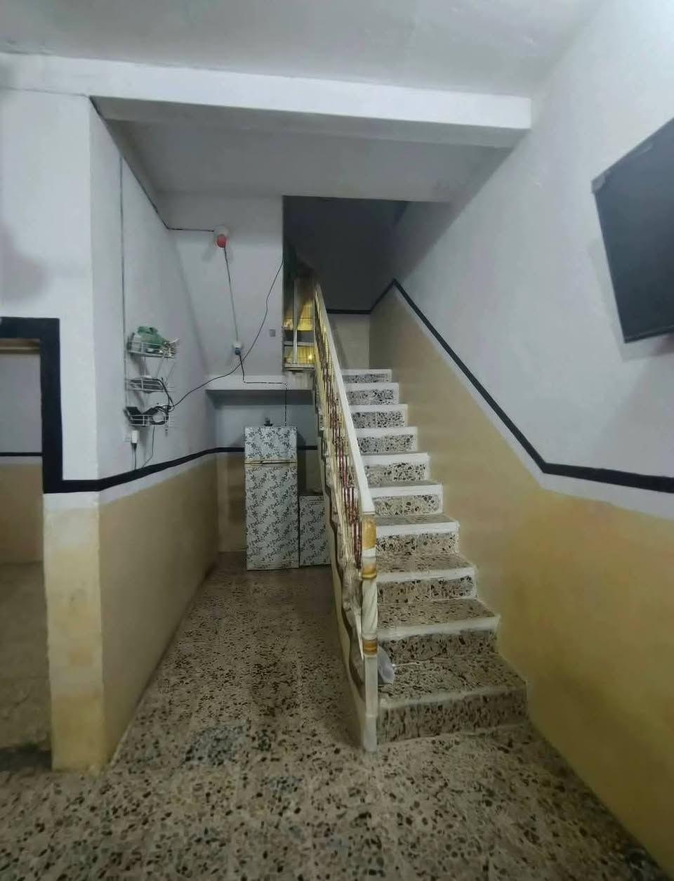 بيت للبيع بمنطقة الرُضوية 5، قريب من مدرسة البطولة،
🏠 تفاصيل البيت:

- المساحة: 170 متر

- يحتوي على: غرفتين نوم، صالة ، مطبخ نظيف، ساحة واسعة، مضيف ، وحمام 
-بنيانة بلوك. وسكف عكاده
- البيت نظيف وجاهز للسكن، 

📲 للاستفسار  على واتساب:  2871 143 0787
