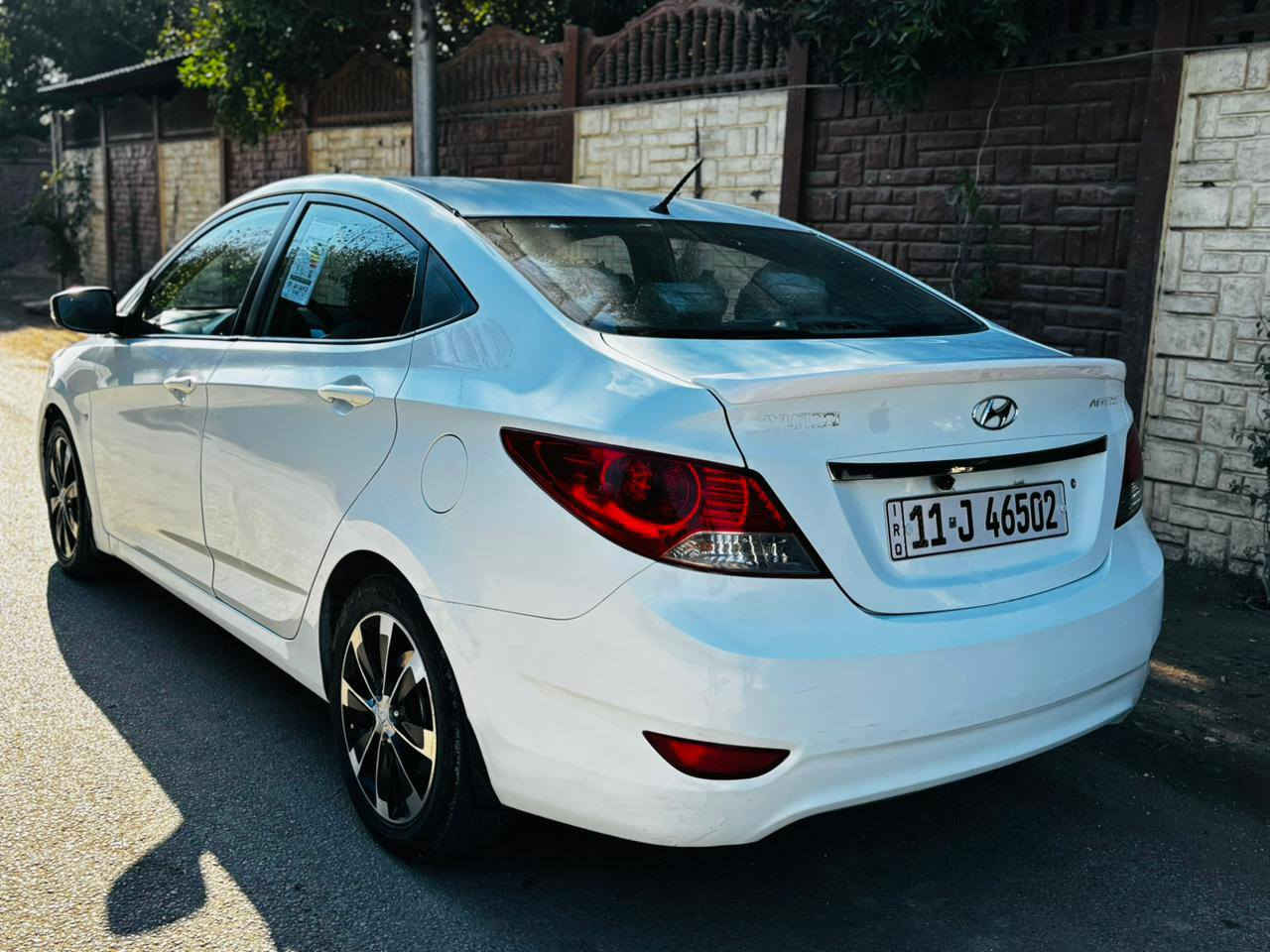 للبيع هونداي اكسنت موديل 2011 بلو رقم بغداد النموذجي الجديد بسمي سنويه مدفوعه ال 2030 هزه جديده 

فو موصفات محرك 1600

فتحه أربعة دسك شاشه وكامره ABS خمس ويل كب وكشاف 

خمس تجوي تجوه في كشن السائق سويج شخاطه 

مكفوله من الصبغ والضربة والفتح والتبديل فقط باب السائق مرشوش اثر شخوط بدون ضربه 

كير محرك حداديه كهربايات تبريد وتدفه جاهزات 

إطارات وبطاريه جدد 

سعر البيع 89ورقه 

مكان السياره بالحله

***********
