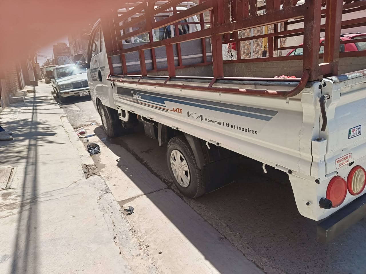 كيا بنكو موديل 2013 محرك 2700 مفتوح
محرك كير اكسن مكفول 
شاصي مكفول 
لا ضربة ولا كص صبغ مكانات بصيطة اثر جراد 
كهربائية حدادية تخم تاير امامي خلفي جدد 
جاهزة من كل النواحي 
رقم بابل انكليزي هزة جديدة تحويل مباشر 
السعر 93 وبي مجال بسيط 
مكاني بغداد مدينة الصدر الاورفلي 
رقم الهاتف ***********
