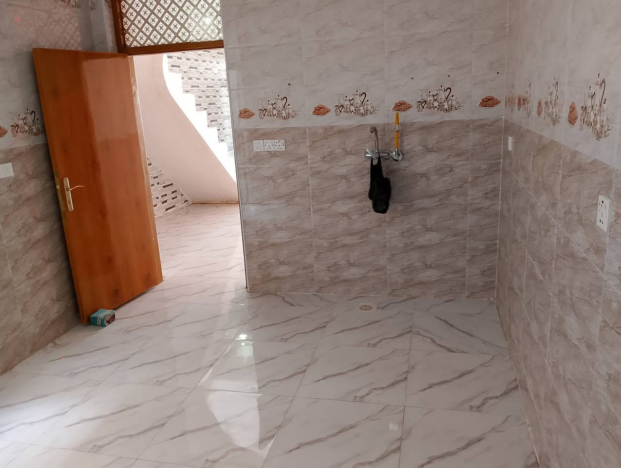 السلام عليكم دار للايجار 100م حي النداء شارع مجمع بيتي منطقه 52الف بناء حديث 2022 غرفه ومطبخ وستقبال مفتوح ع الصاله. وصحيات داخليه وخارجيه الشهر 250 الف مطلوب ( مقدمه شهرين شهر)  موقع البيت علئ شارع 15مفتوح علئ شارع 60 مال جامع الاحسان ومفتوح علئ شارع 25مال المدارس وحاليا فارغ البيت
1/خط مولده
2/تانكي ماء وكيزر. 
3/مغسله
ملاحظه #مطلوب عائله زغيره وتحافظ علئ الامانه لان بيت نظيف
للاستفسار خاص او اتصل *********** وعندي مقطع فيديو بلخاص ادزه اذا تحب اشوفه(اني صاحب البيت)
