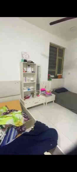 للاستفسار : ***********
دار للبيع طابو سكني مساحة 63متر واجهة5/5 يحتوي عله طرمة   وصالة ومطبخ وخدمات. طابق اول. غرفتين نوم وخدمات  الموقع بغداد سبع ابكار 
نهاية شارع ماركت التوت الاحمر 
 ومن الله التوفيق
للاستفسار : ***********
