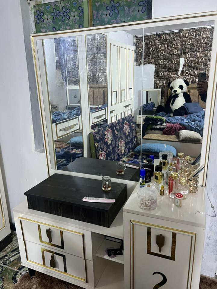 غرفه تركيه نضيف جدا 11 قطعه لبيع
***********
