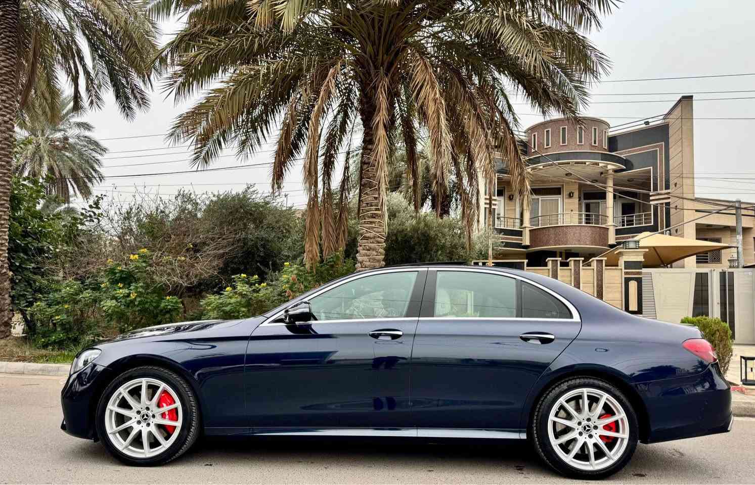 السلام عليكم
للبيع او مراوس 
مرسيدس E450 V6 2022 
٦سلندر 🚀
وارد امريكي حادث جاملغ خلفي وجنطة
ماشية 35 كيلو جديدة بدون اي نقص 
مواصفات 
فتحة سقف بانوراما 
مقاعد كهرباء 
انارة داخلية LED 
5 كاميرات 
شاشة تحكم بالسيارة 
ماوس تحكم بالشاشة 
أنظمة قيادة متعددة 
داخل ابيض مميز 
وبعد بيها مواصفات هواية 
مكان السيارة بغداد السيدية 
*********** بغداد, العراق
