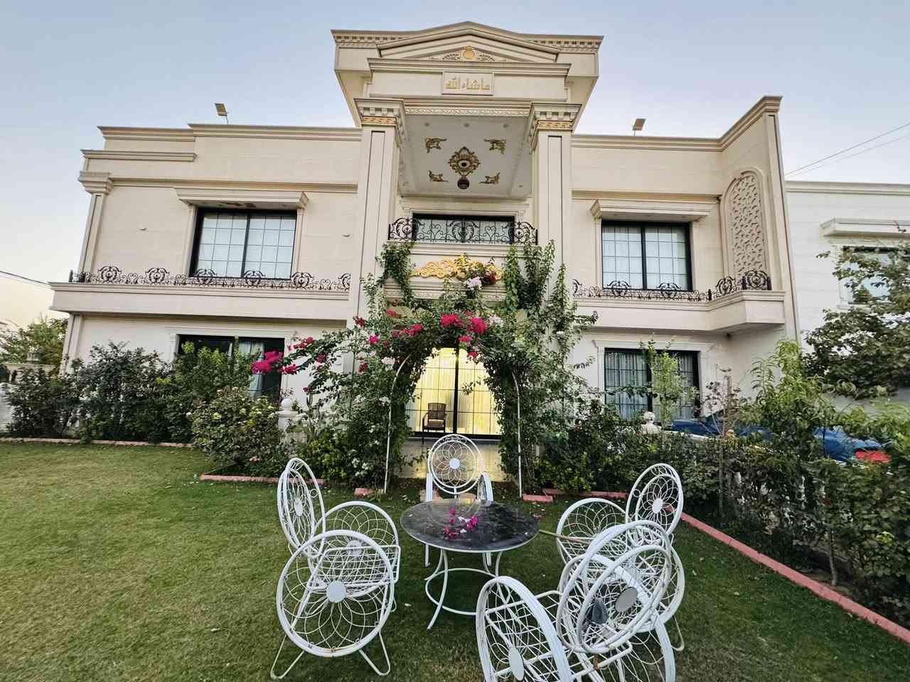 #لاوان_ستي
بيت ٤٠٠م للبيع 
٥غرف نوم 
تمليك طابو 
خدمات ممتازة 
يبعد عن مركز أربيل ١٠د
للمعلومات اكثر زورنا في مدخل مجمع لاوان ستي 
#شركة_خطاب_العقارية
#دليلك_الامين_لاختيارك_الصحيح
***********
***********
