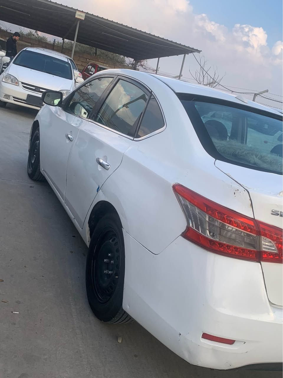 نیسان سینترا 2015 ئە مریکیە مەکینە گەورەیە سیارەکە زور زور جوانە مالی دوستە  گیرو مەکینە بەشەرتە  بەنزبەت سبوخی عام نیە بەس بەعام دەیفروشم  مواسفات svیە توماتیکە  ئەوەش رەقەم تەلەفون.*********** أربيل, العراق
