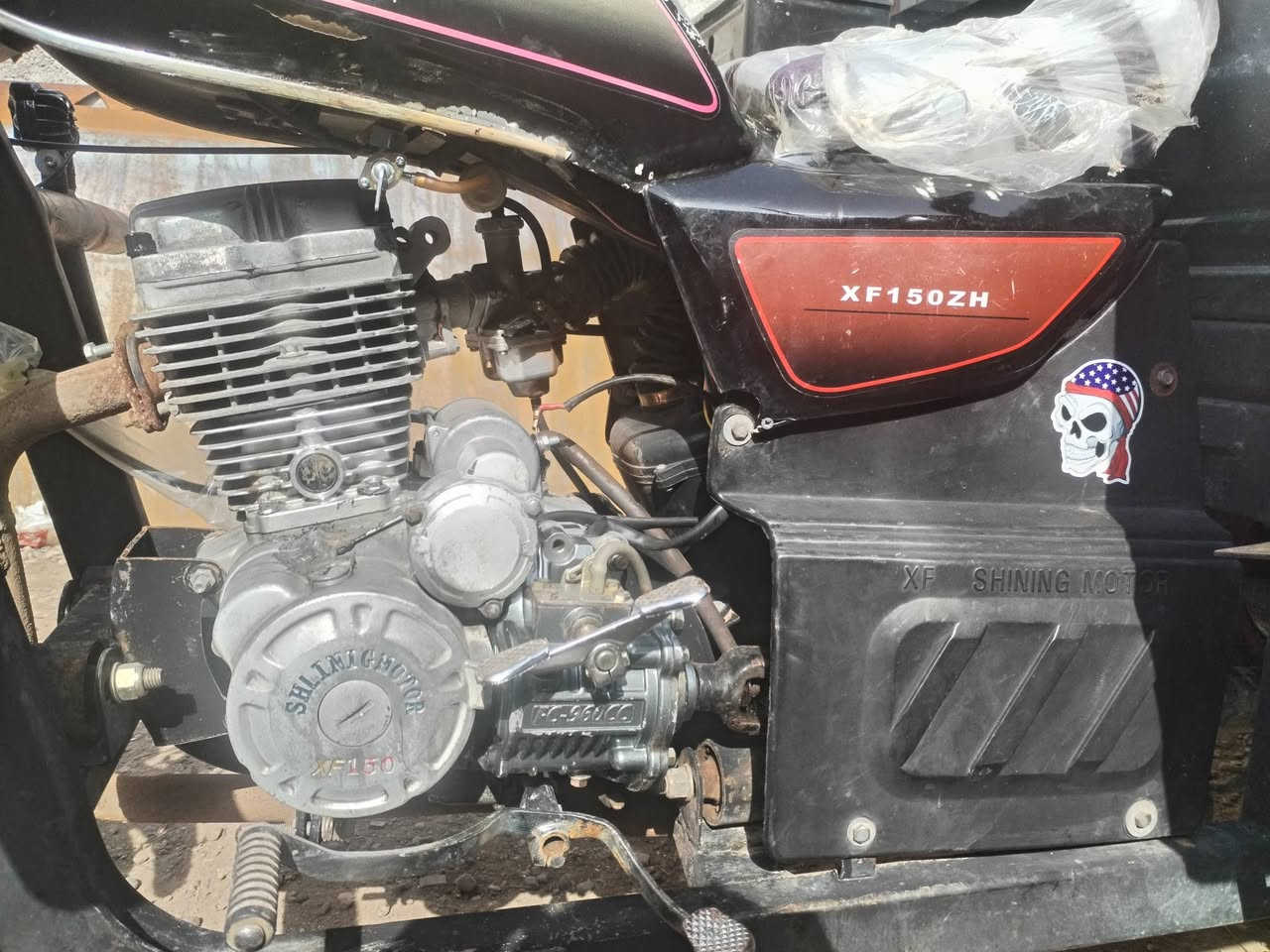 السلام عليكم ستوته للبيع موديل 23 كلها شغاله محرك معمر جديد كهربائيات كلها شغاله ضفيره جديدة بودي مغلف2 ملم تايرات جدد اسبير السعر مليون و ثلث ميه ***********
