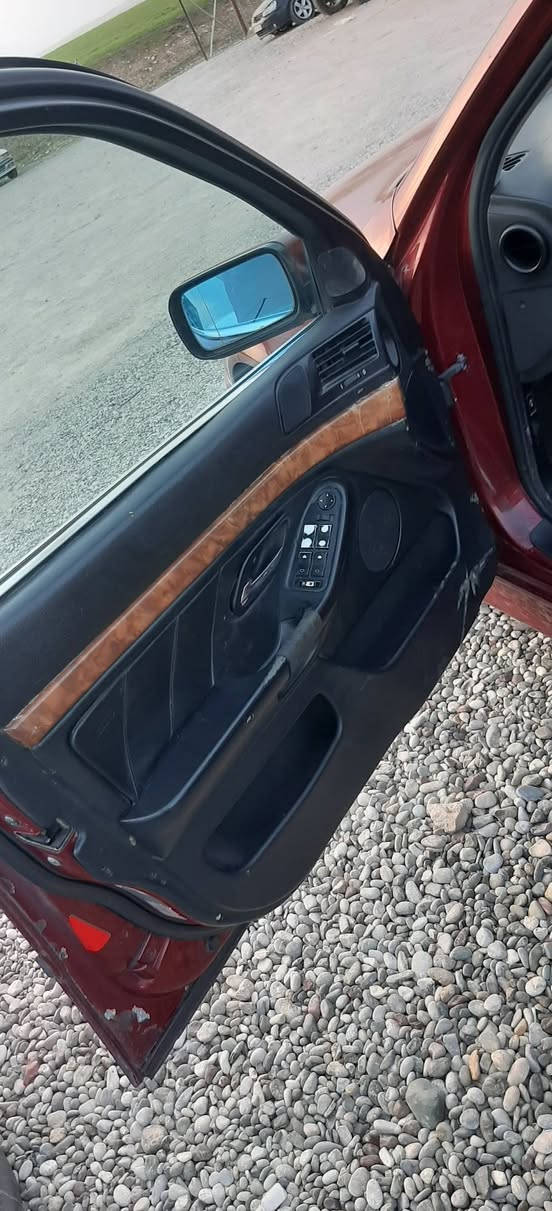 Bmwموديل ١٩٩٩ مه كينه ٥٢٨ منفيست ئه سلى ئيبراهيم خليل كيرو مه كينه به شه رت سبوغ سقف وعيزام وبرانه وه به شه رت ٥٣  كميك معامه له   *********** أربيل, العراق
