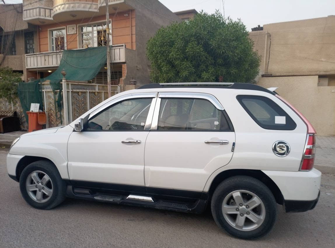 السلام عليكم ورحمه الله للبيع سياره كيه سبورتج موديل 2010 خليجي رقم بغداد باسمي شاشه ايباد تبريد صدر جيد تايرات جيد باتري جديد محرك 200 كهربائي كلهه شغاله سعر 115 مكانهه الدوره مبايل ***********
