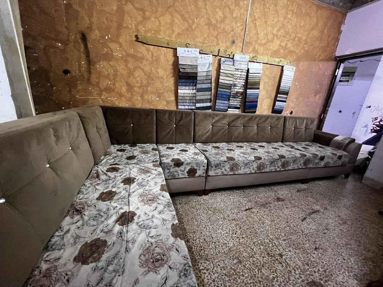 ديوان للبيع مابي اي عيب حيل نضيف ٧امتار ونص
السعر150شغل ثقيل


**إذا كنت صاحب هذا الإعلان وتريد حذفه لأي سبب، رجاءا أرسل رسالة إلى الدعم الفني**