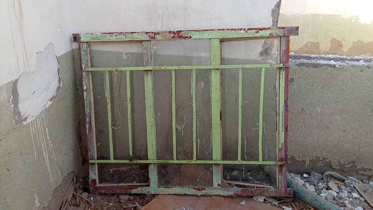 السلام عليكم شبابيك ابوي بان للبيع مكاني ناصريه شرايبي خير يدلل(***********)
