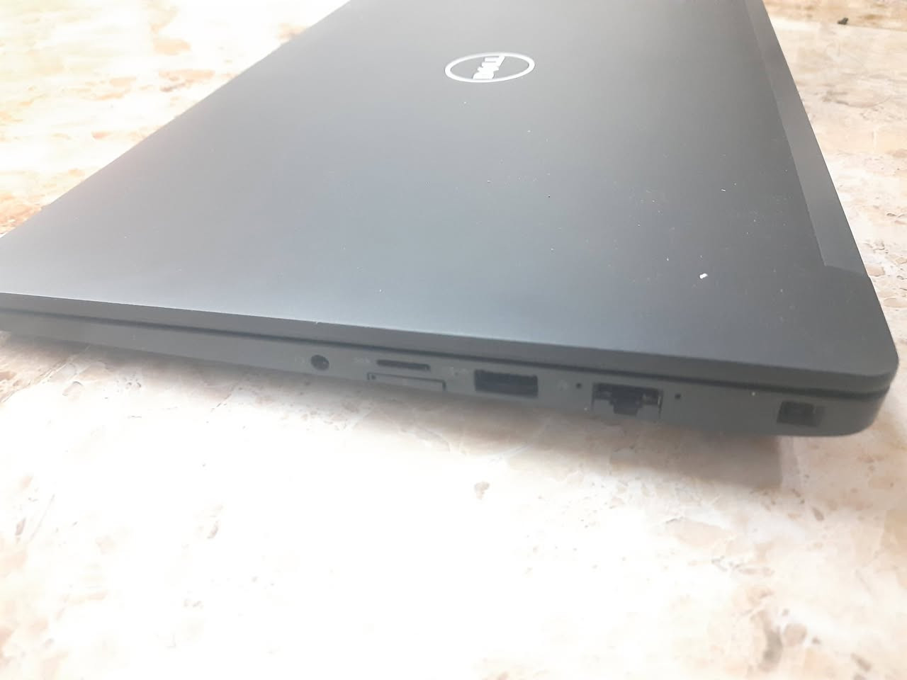 سلام عليكم.  لابتوب  للبيع
Dell e7480 

Core i5 6300u

Ram 16gb 

Hard ssd 256 

Intel HD 520. 

حجم شاشة 14 

  فقط  بطارية  ضعيف 

 سعر. ١٩٠. الف


**إذا كنت صاحب هذا الإعلان وتريد حذفه لأي سبب، رجاءا أرسل رسالة إلى الدعم الفني**