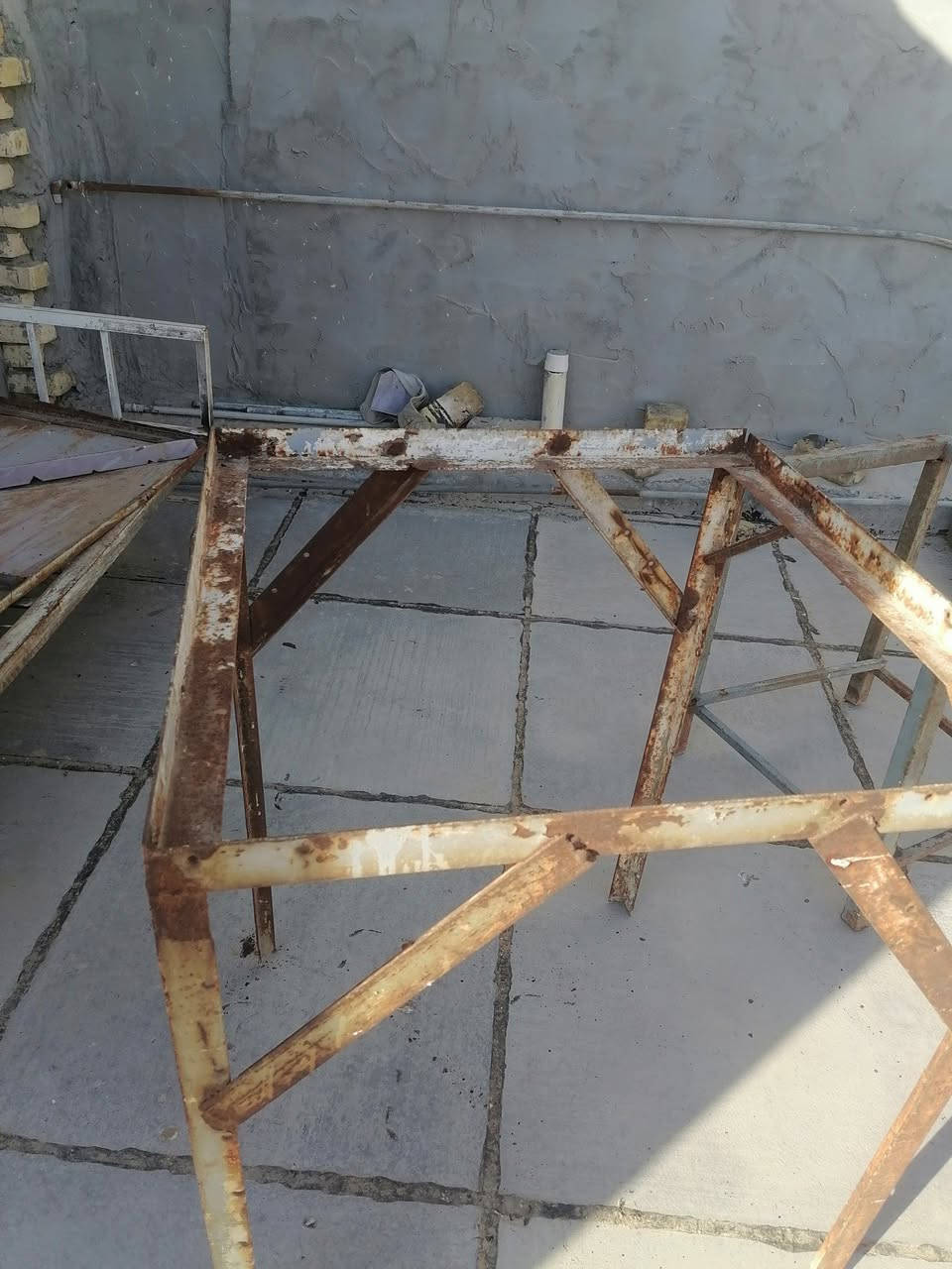 ٤ جرابي نفر مع ٢ ميز مبردة مع غسالة نظيفة للبيع الإتصال على الأرقام *********** *********** كوت المركز
