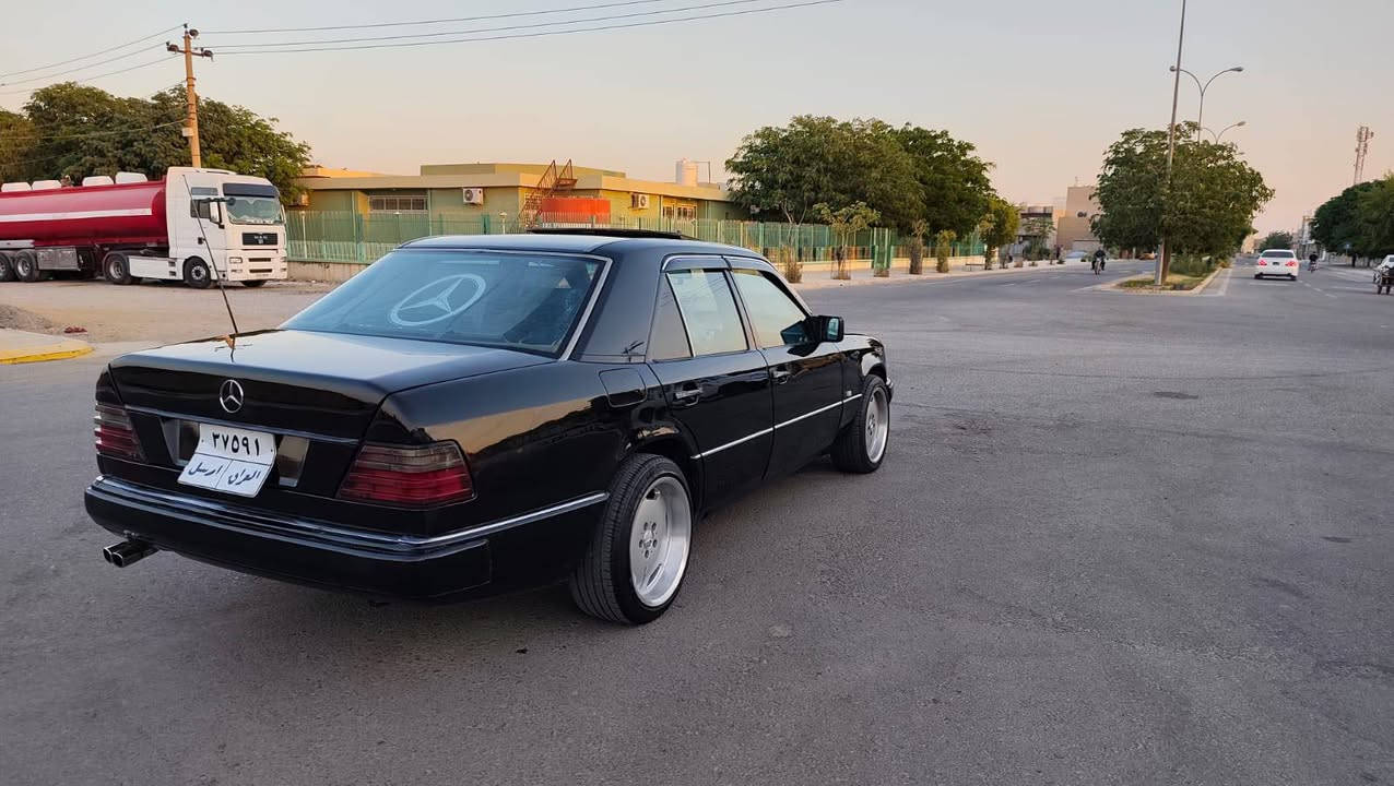 سلام عليكم للبيع مرسيدس دب موديل 90 محرك بطه تخم تاير جديد صدر جديد محرك گير بشرط سيارة بدون نواقص قواعد دبل بلاديات سيارة مصبوغه فقط جماليه كهربائيات كله يشتغل سعر 56  .عنوان كلار   لتواصل ***********
